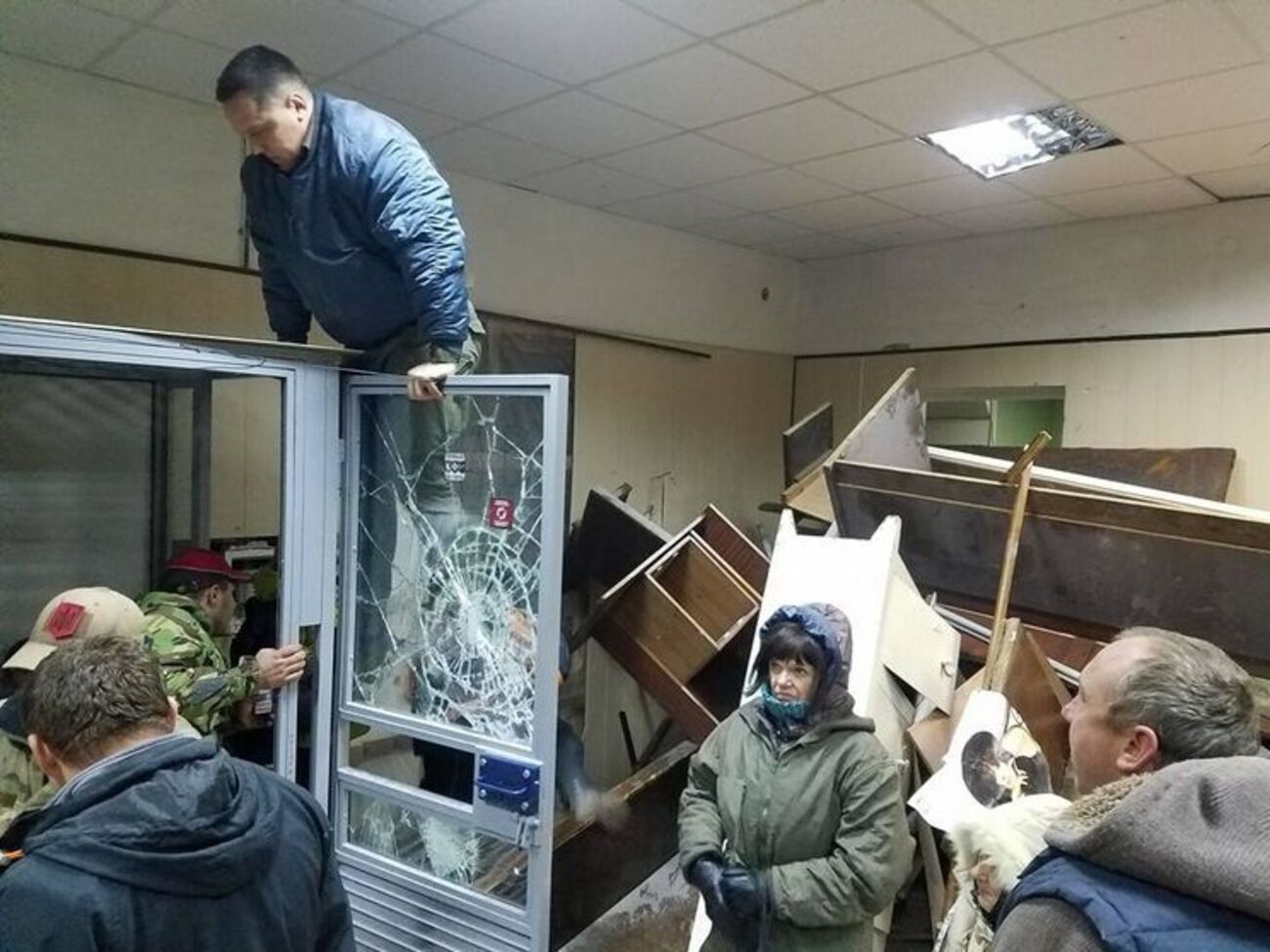 Силовики взяли штурмом зал Святошинского суда 24 октября