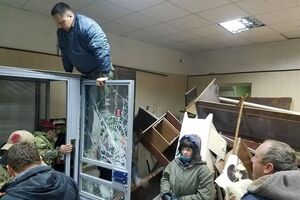 Силовики взяли штурмом зал Святошинского суда 24 октября