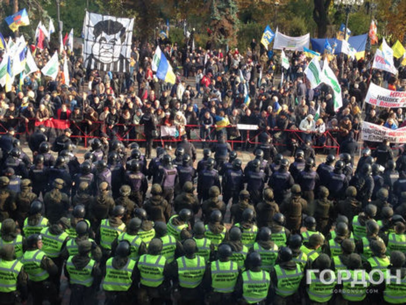 Інформація про розгін мітингувальників з'явилася після фейкового повідомлення про замах на Порошенка