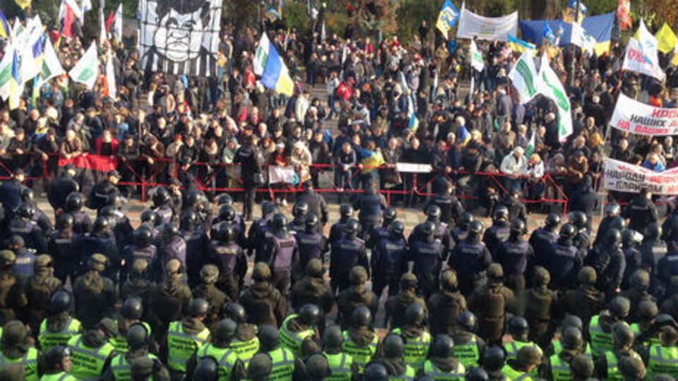 Інформація про розгін мітингувальників з'явилася після фейкового повідомлення про замах на Порошенка