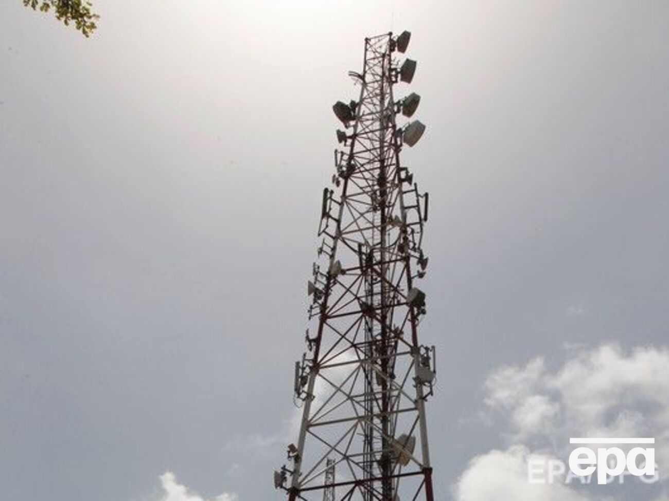 Жители Луганска сообщили о проблемах с мобильной связью