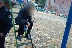 У підлітка вилучили пакет із порошком білого кольору