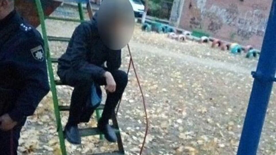 У підлітка вилучили пакет із порошком білого кольору