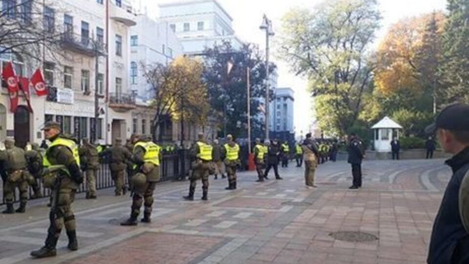 Акцію під Верховною Радою низка політичних сил почала 17 жовтня