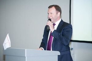 У Євросоюзі держава дає бомжам €500–900 допомоги, компенсуючи необхідність украсти. В Україні митник отримує €200