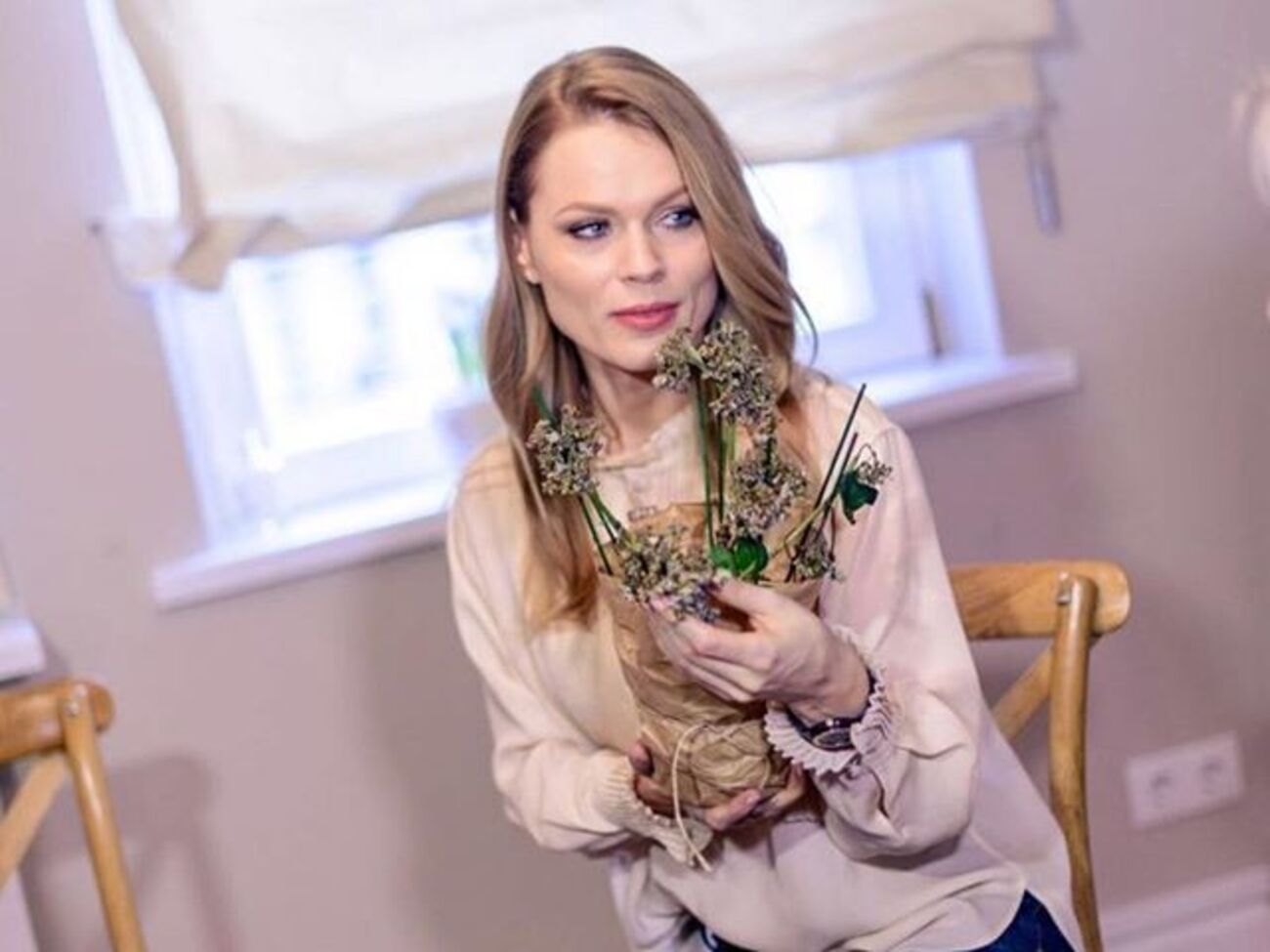 Фреймут:&nbsp;&nbsp;У меня трое детей, и я больше себе не принадлежу. Сердце приобрело безграничные размеры, кроме бесконечной любви, в нем тревога и страх за три маленькие судьбы, в которых я за старшую...