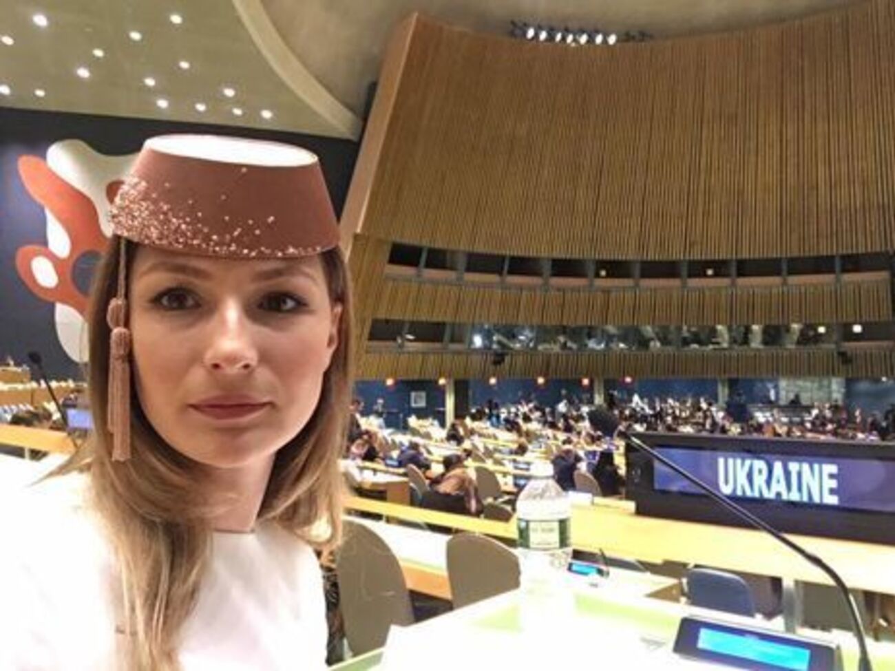 Джапарова заявила, що вона офіційна особа і не буде переходити на російську мову