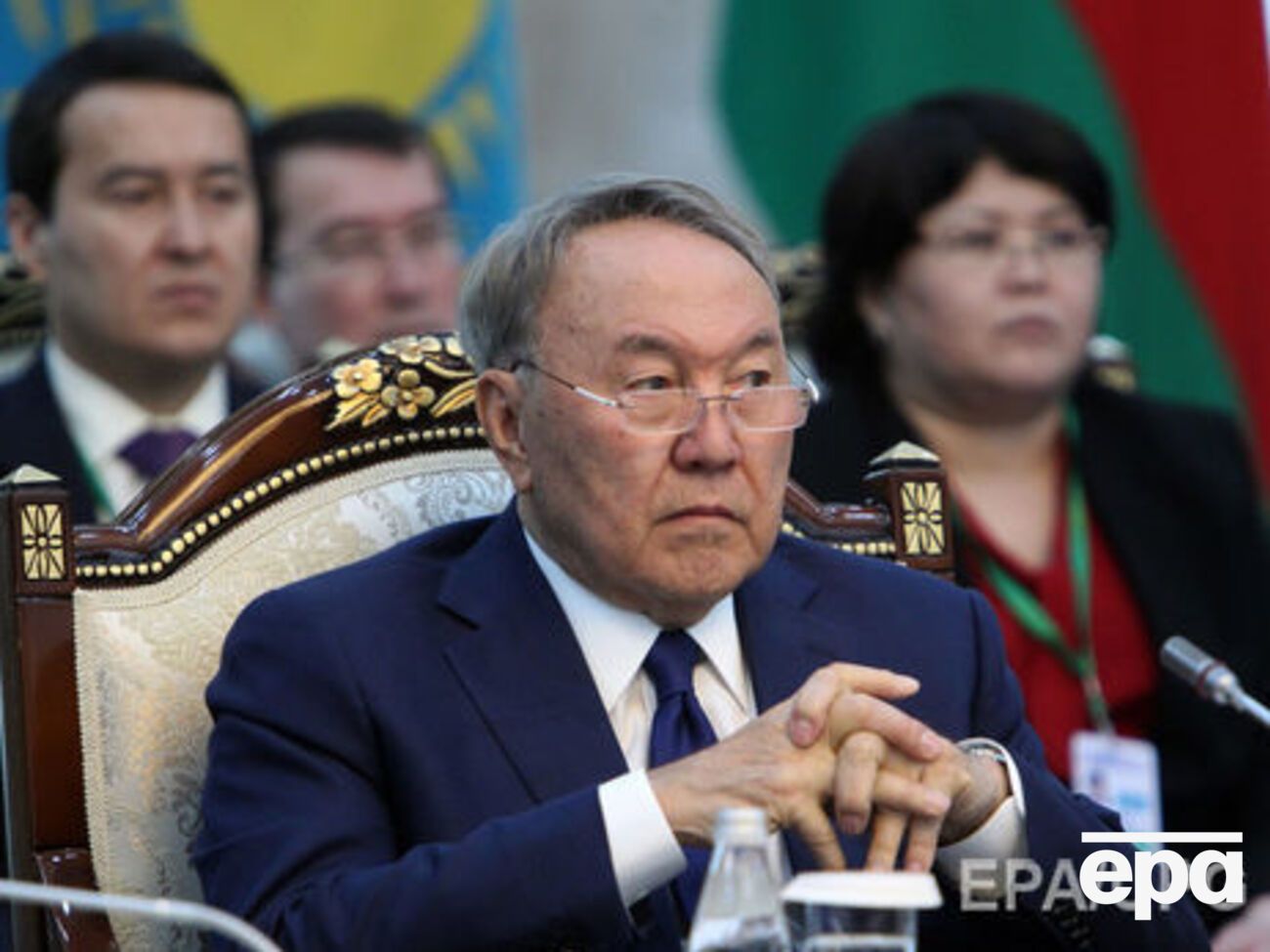 Назарбаев поручил подготовить обновленные учебники для средней школы