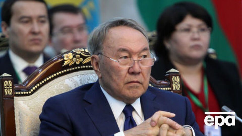 Назарбаєв доручив підготувати оновлені підручники для середньої школи