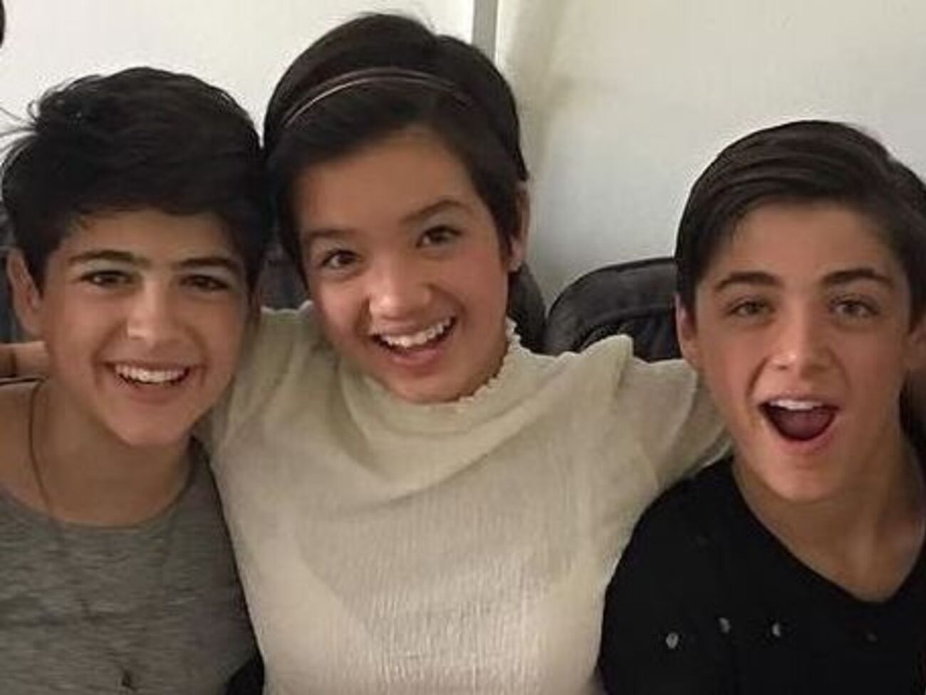 В центре сюжета&nbsp;&ndash; отношения девочки и двух мальчиков