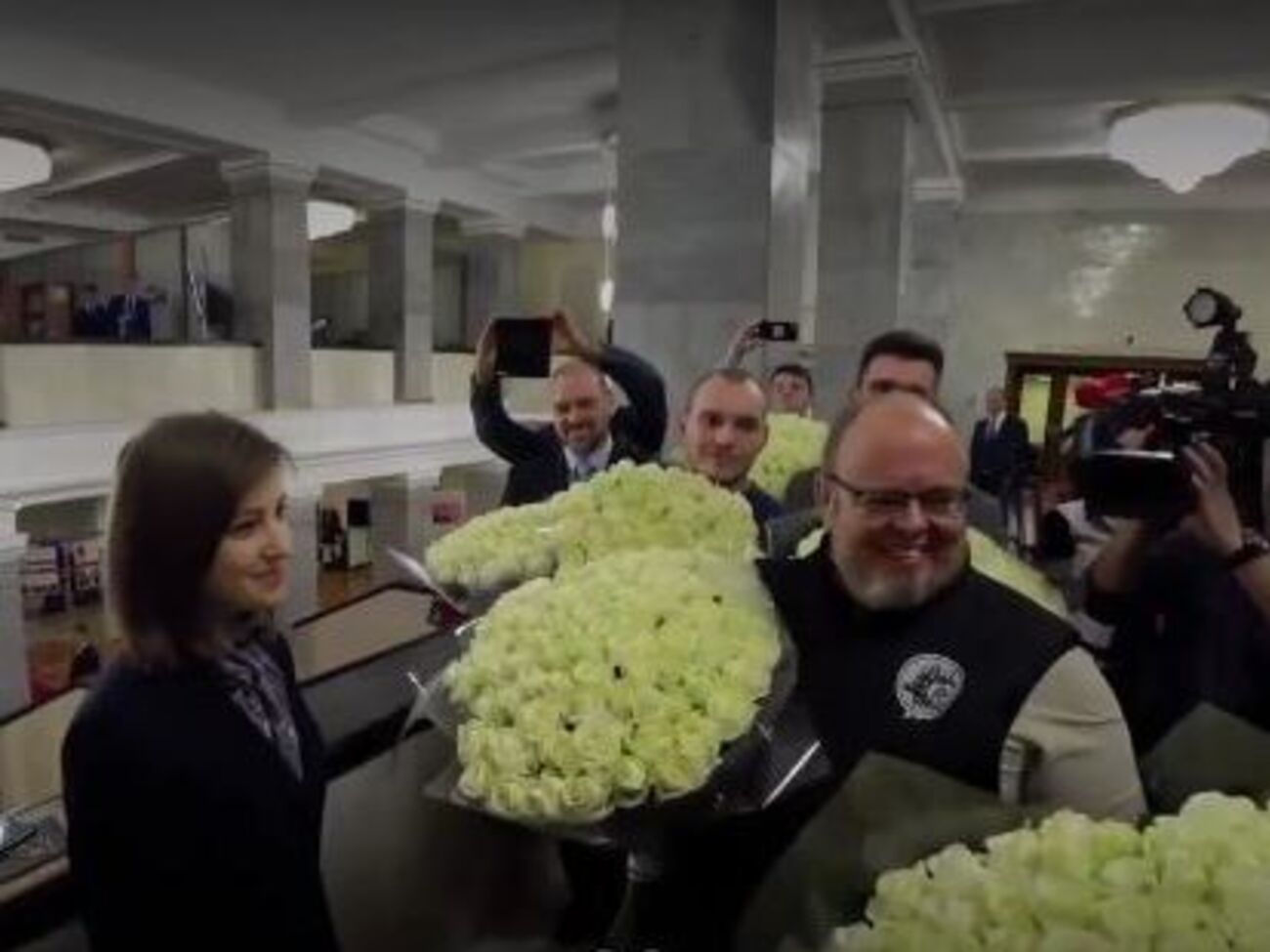 Поклонській подарували 1010 троянд