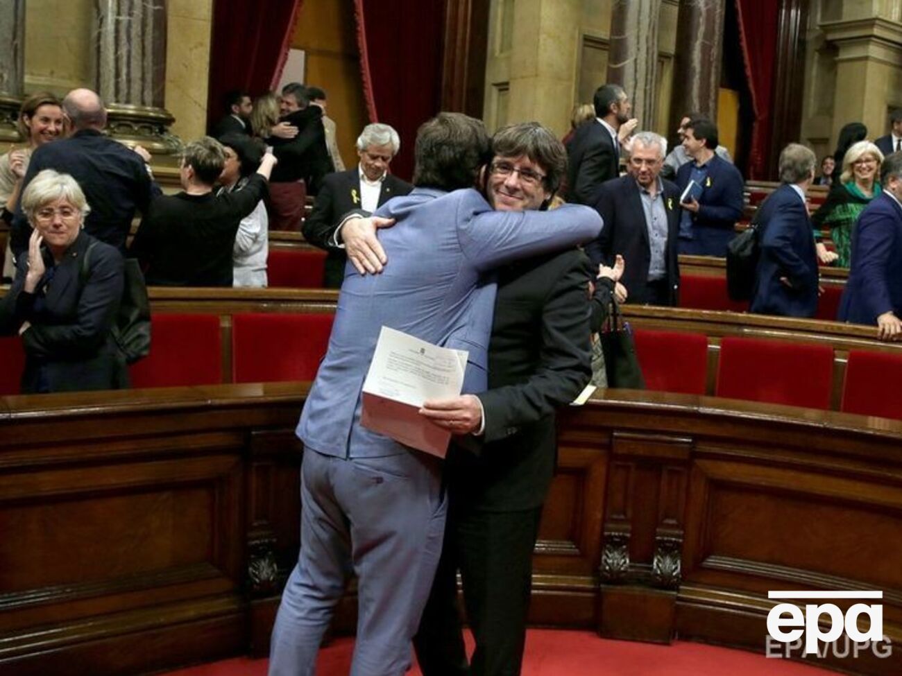 Сегодня парламент Каталонии принял резолюцию о независимости