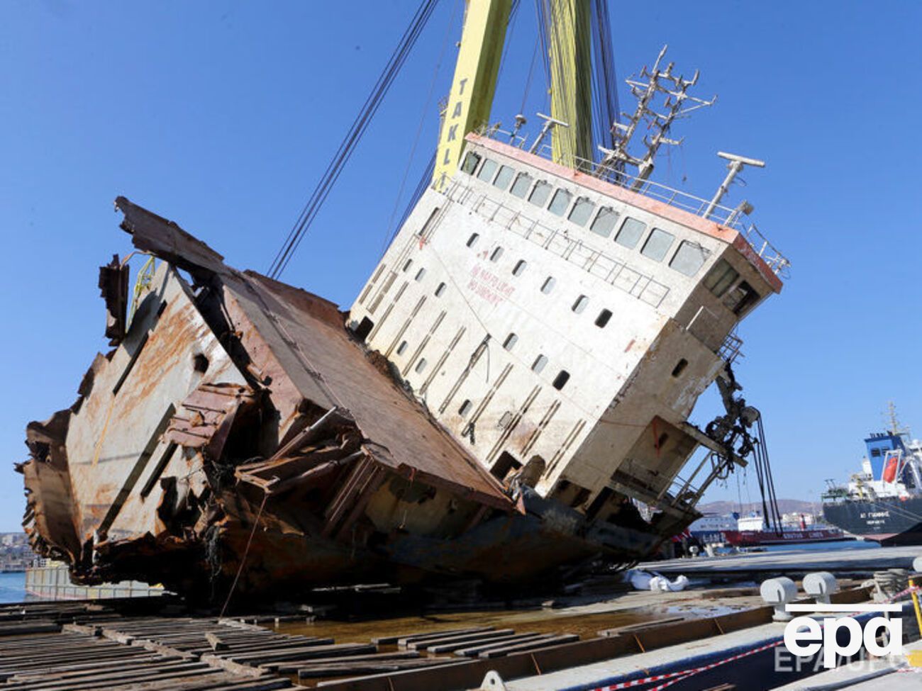 Судно село на мель в декабре 2016 года