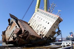 Судно село на мель в декабре 2016 года