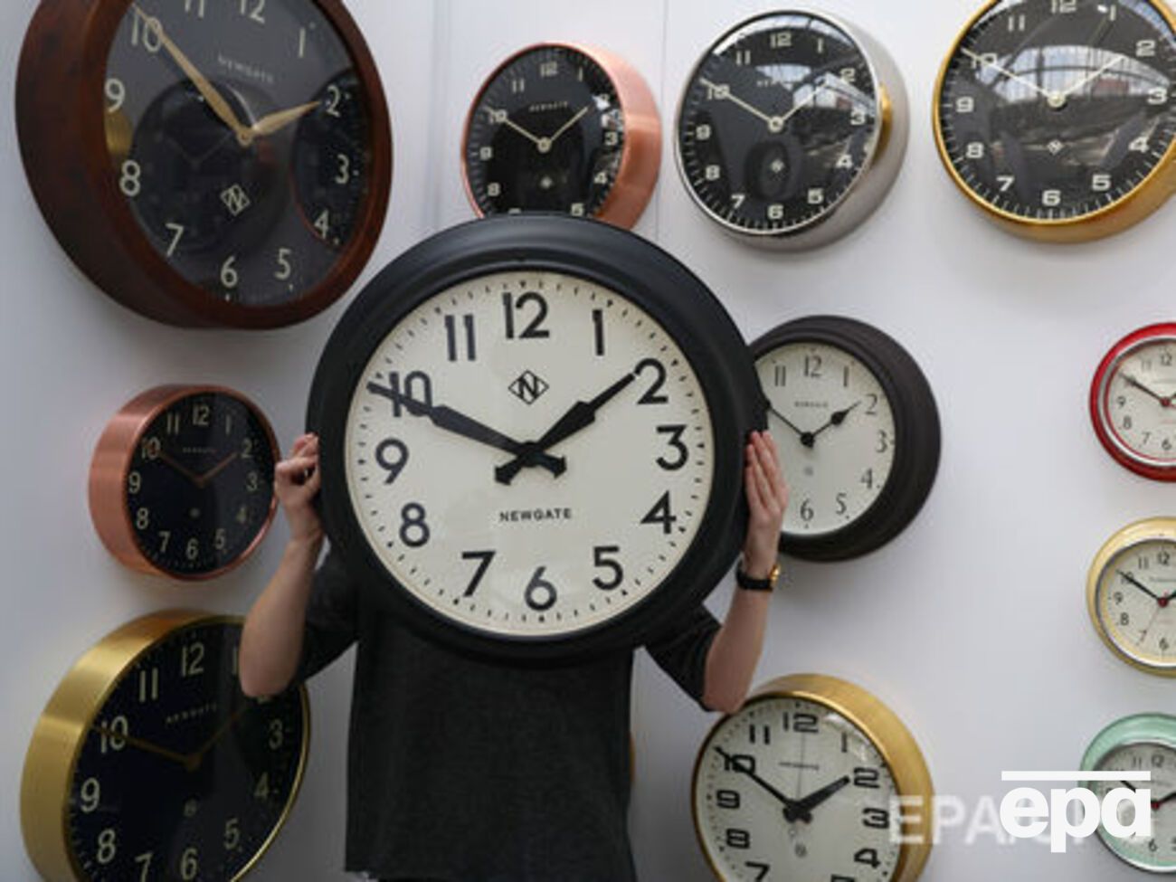 Часы переведут на час назад в ночь на 29 октября