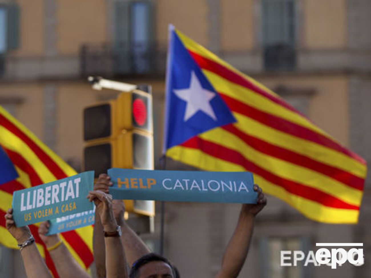 27 жовтня парламент Каталонії ухвалив резолюцію, яка декларує незалежність від Іспанії