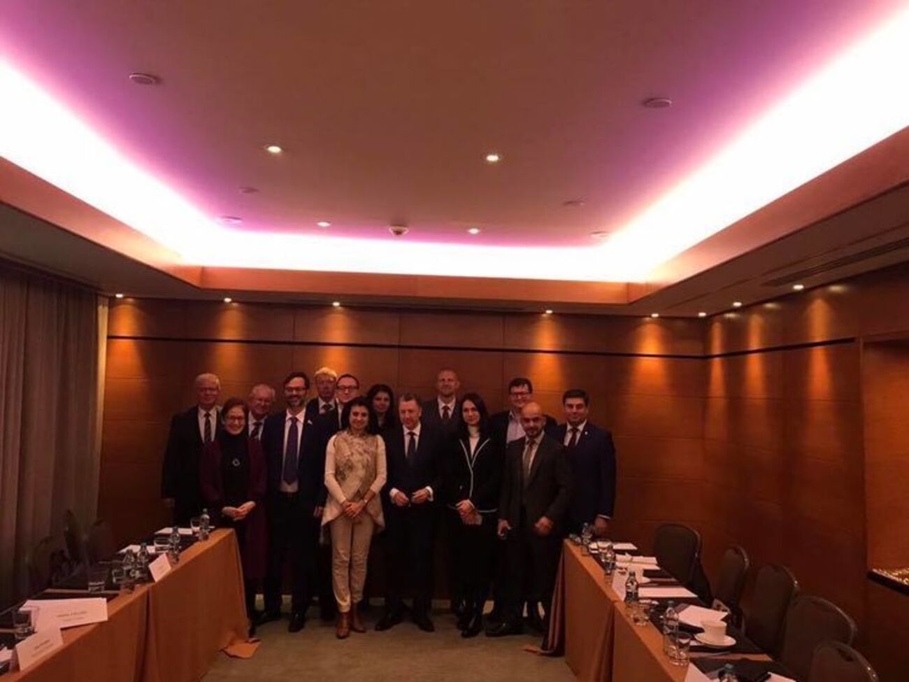 Українські нардепи провели зустріч зі спецпредставником США з питань України Куртом Волкером