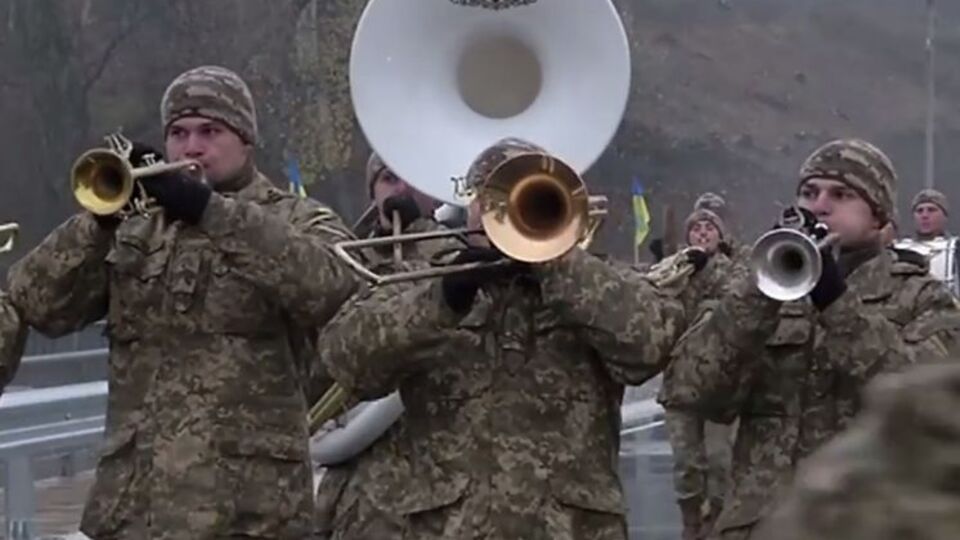 Оркестр, который по мнению Турчинова сыграет в освобожденных городах Украины