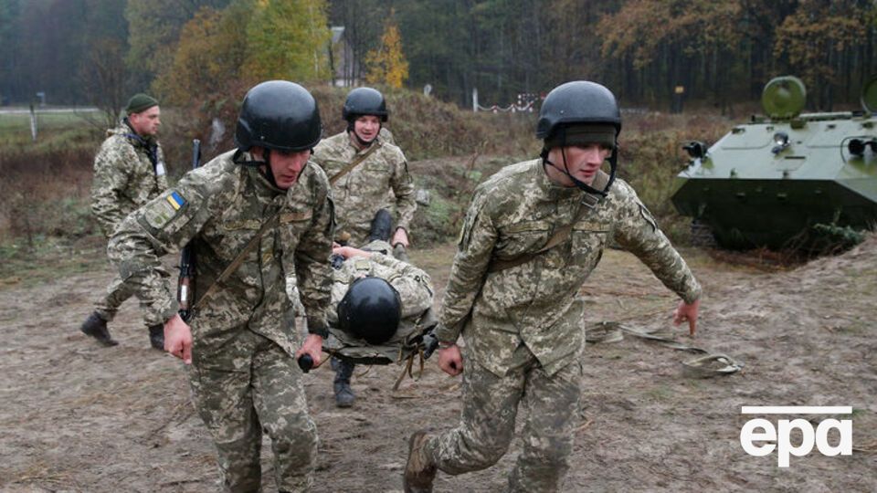 Головна військова прокуратура повідомила, що в зоні АТО небойові втрати становили 3699 осіб