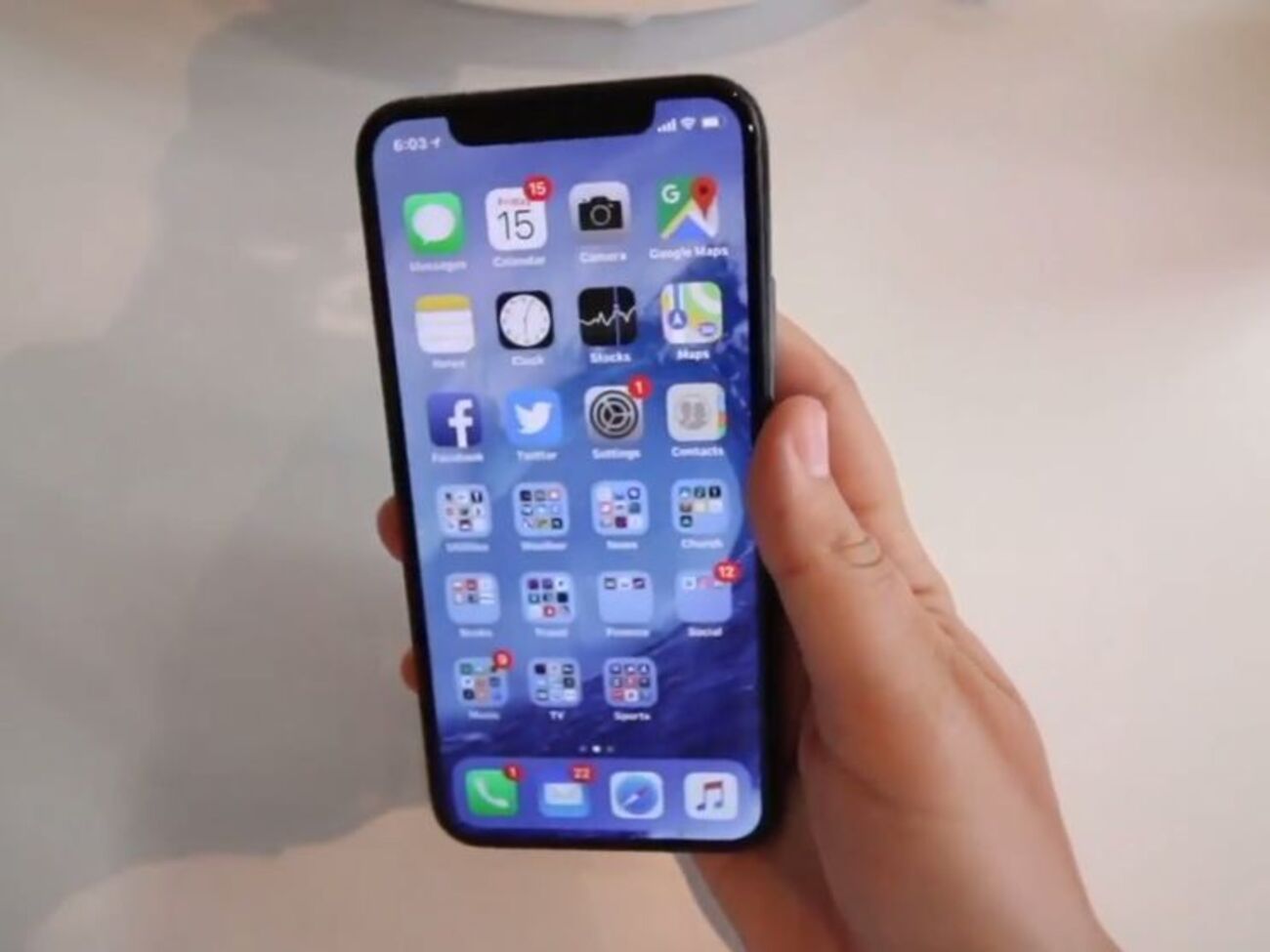 Дочка співробітника Apple порушила заборону на показ пристроїв до їх виходу