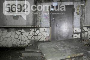 За словами очевидців, підлітки чекали друга біля під'їзду, коли на них обвалилася плита