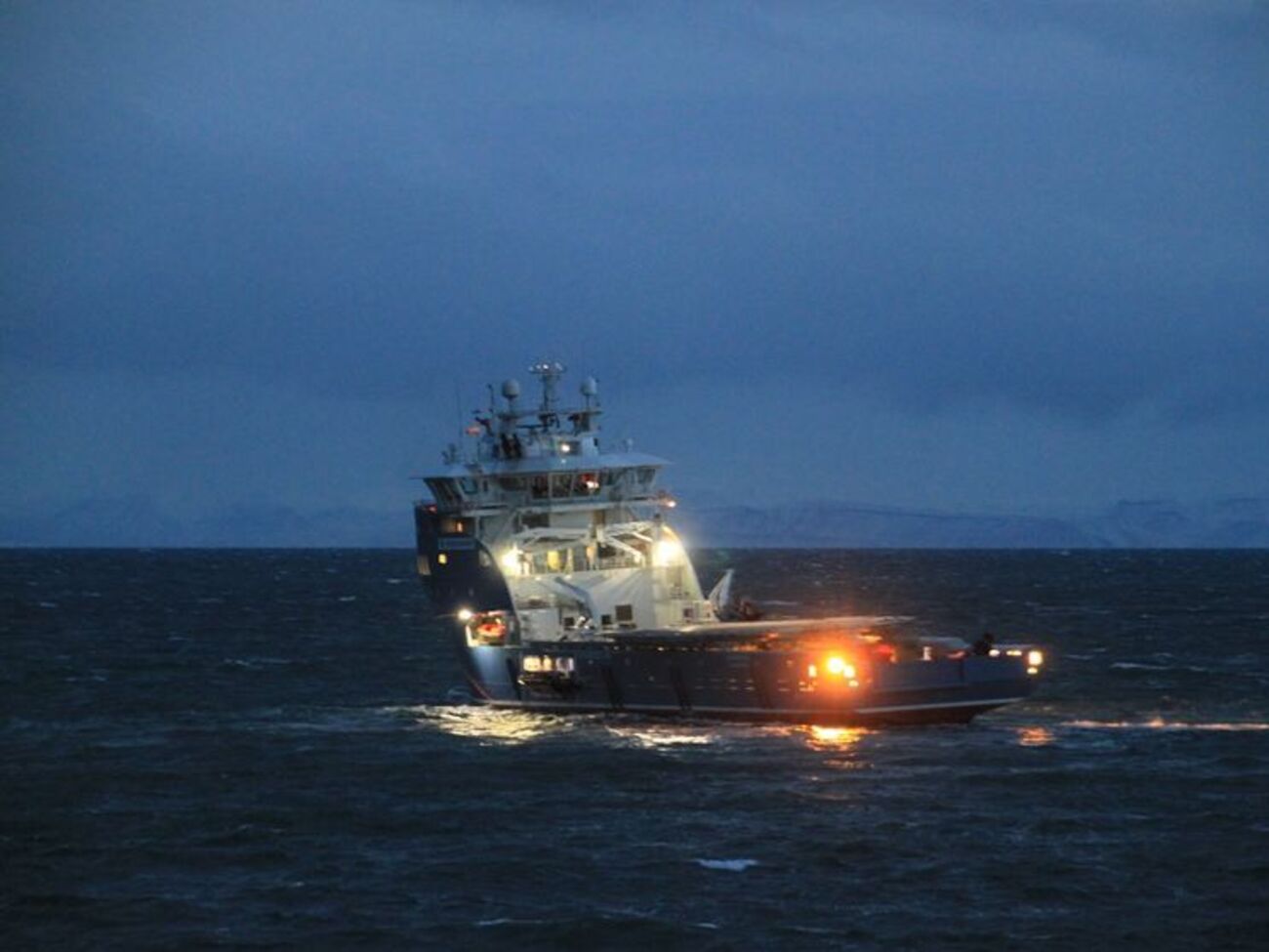 Спасательная операция завершена, поиском людей, находившихся на борту вертолета, займется полиция