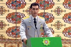 Сын Бердымухамедова получил награду имени его деда