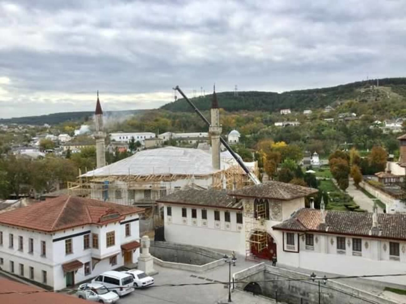 Осман Пашаєв: Поки знімали балки автокраном, на фасаді пошкодили розписи XVIII століття