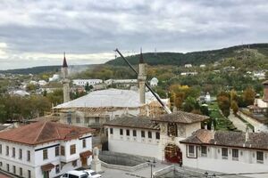 Осман Пашаєв: Поки знімали балки автокраном, на фасаді пошкодили розписи XVIII століття