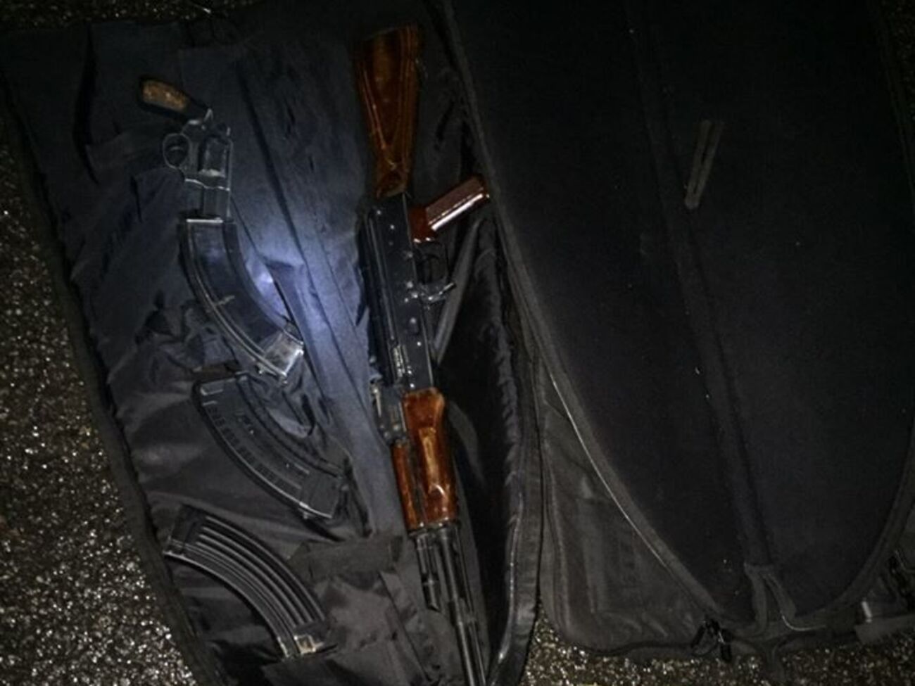 Оружие нашли в автомобилях задержанных