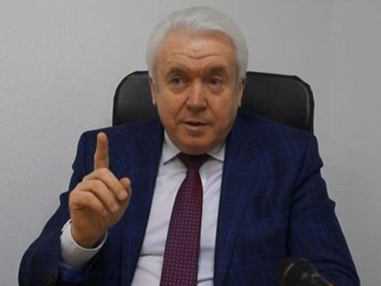 Олейник: Нужно подавать в суд на Авакова