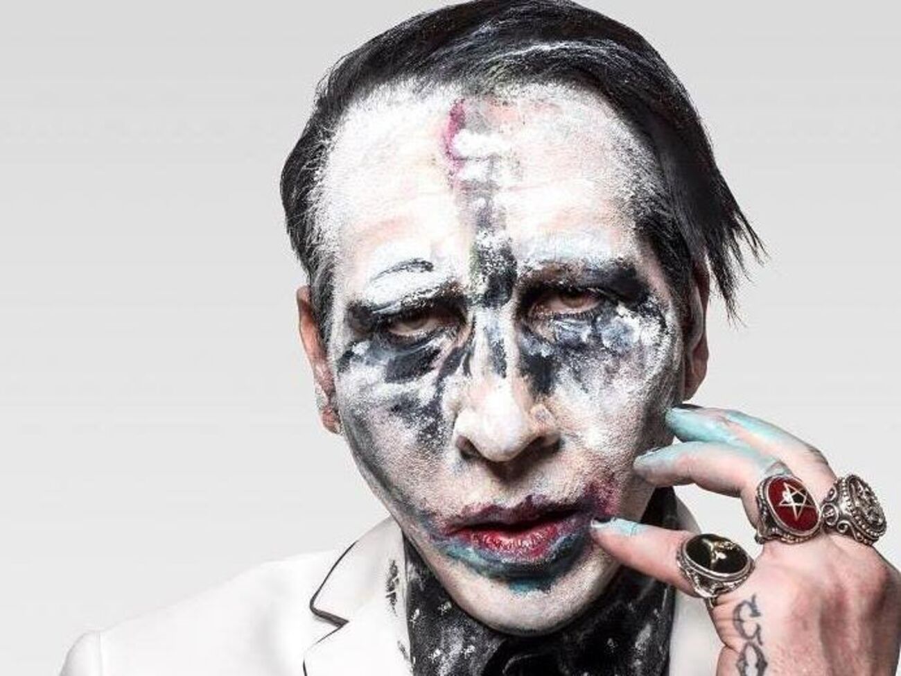 Мэнсон перенесет запланированные концерты на другие даты