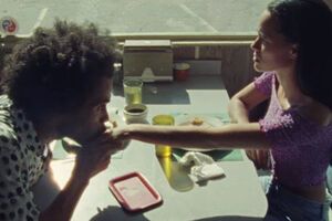 В ролике показаны разные варианты развития одних и тех же событий