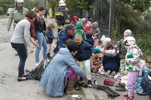 Вихователі вивели на свіже повітря 40 дітей