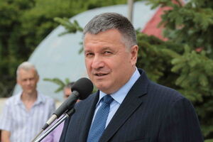 Аваков отрицает конфликт с Порошенко