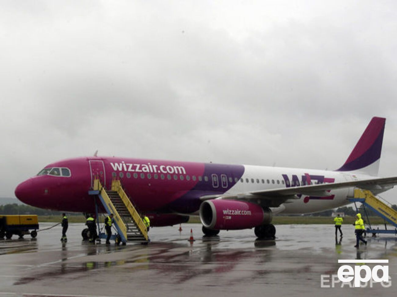 Wizz Air не будет брать оплату за ручную кладь