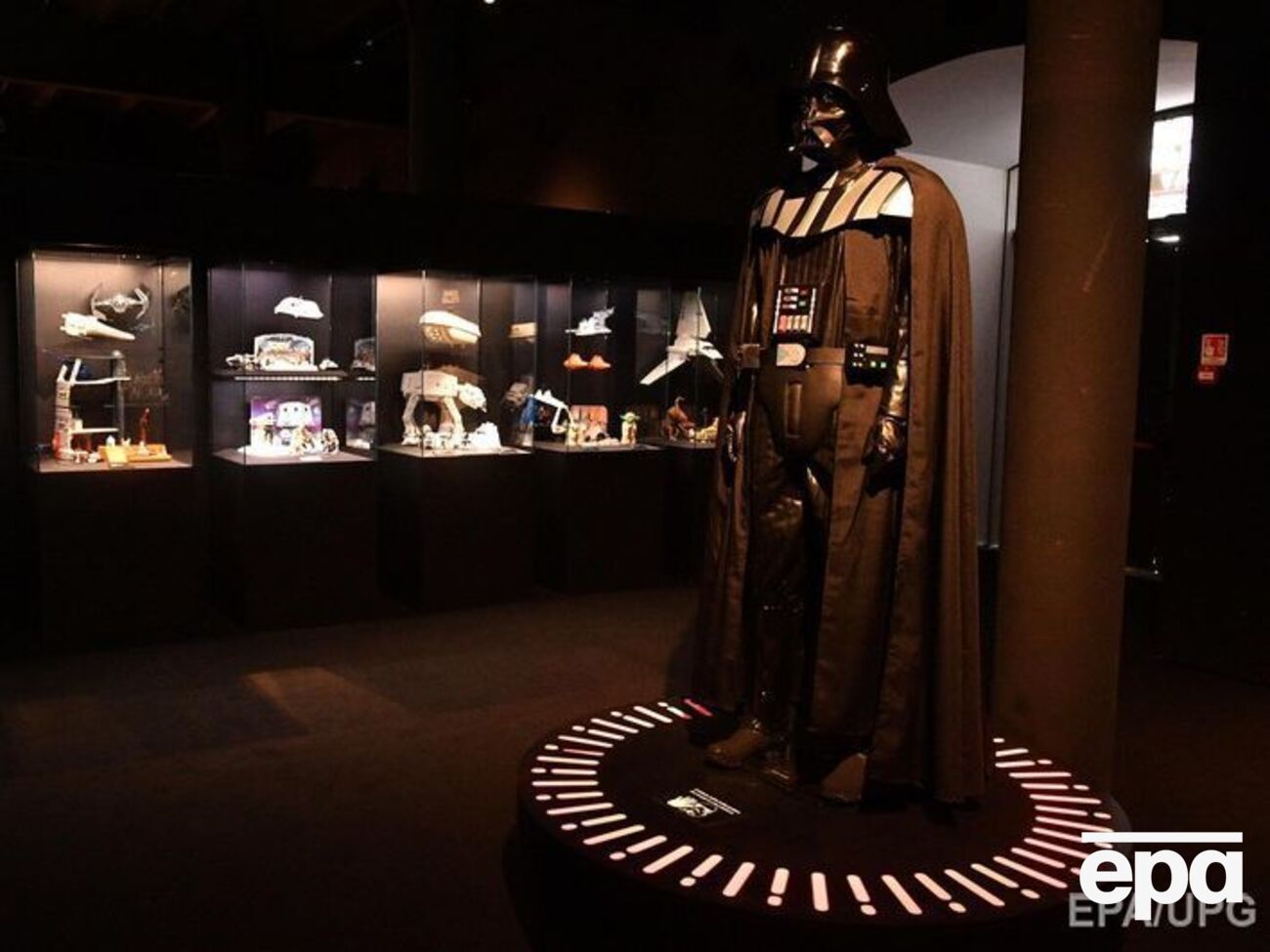 Молло создал знаменитый костюм Дарта Вейдера