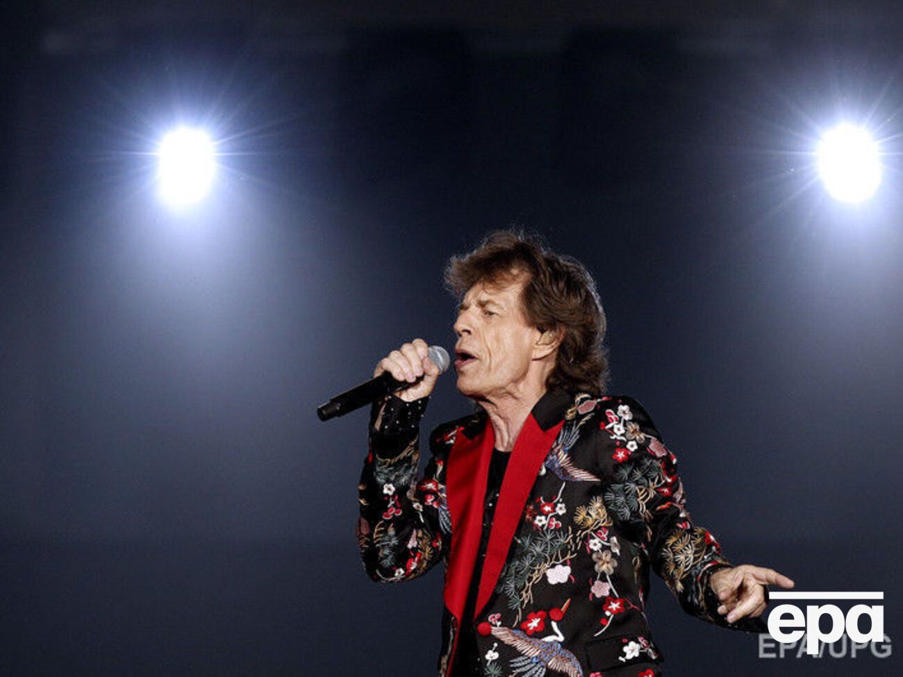 Джаггер проводит время с молодой девушкой - СМИ