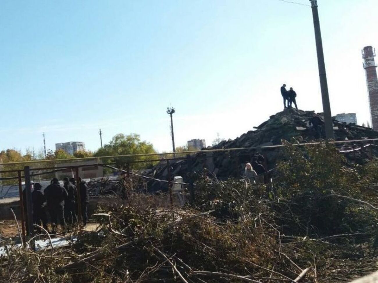 Захватчики на территории военной части