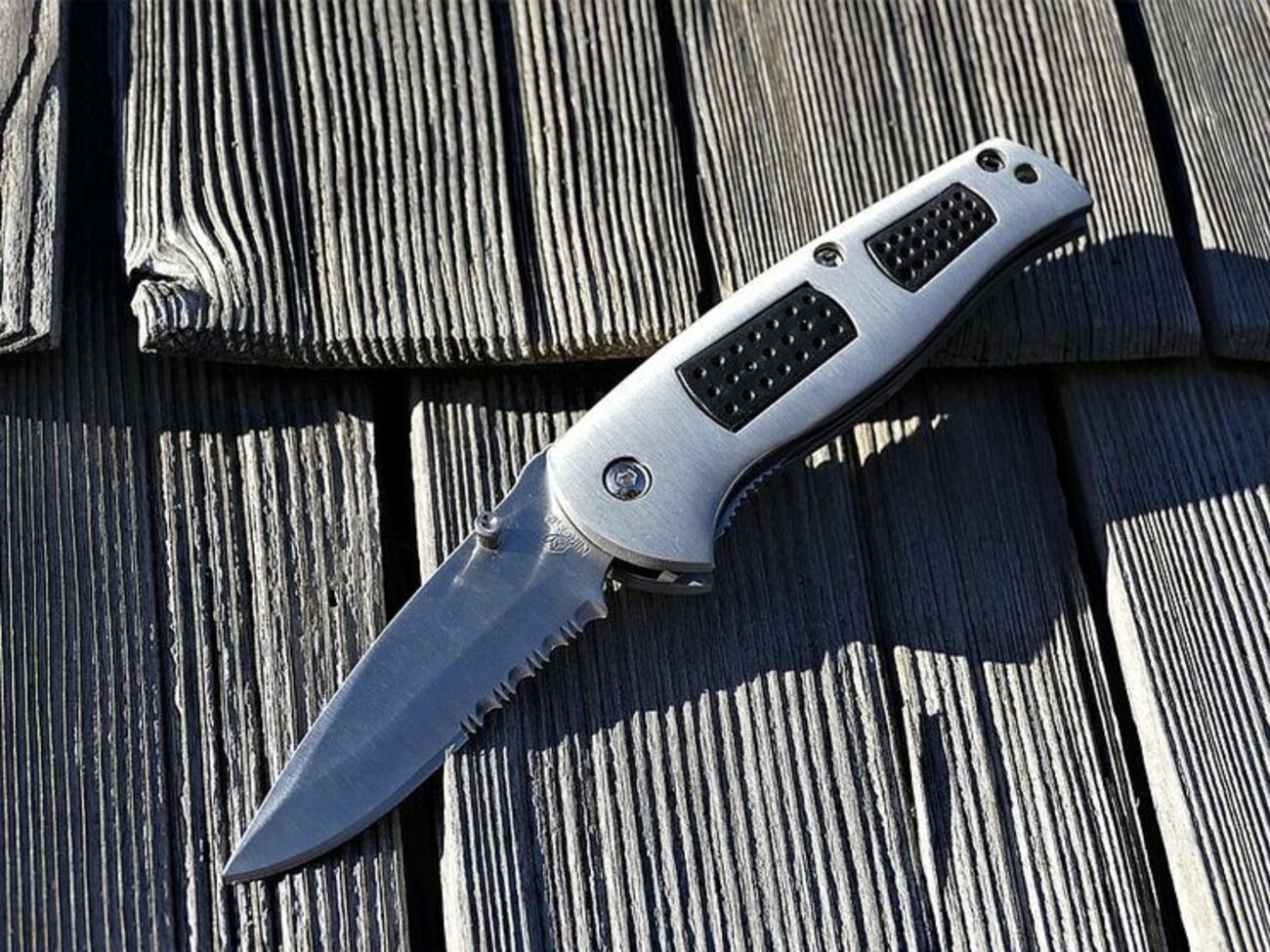 Мужчина вооружен ножом