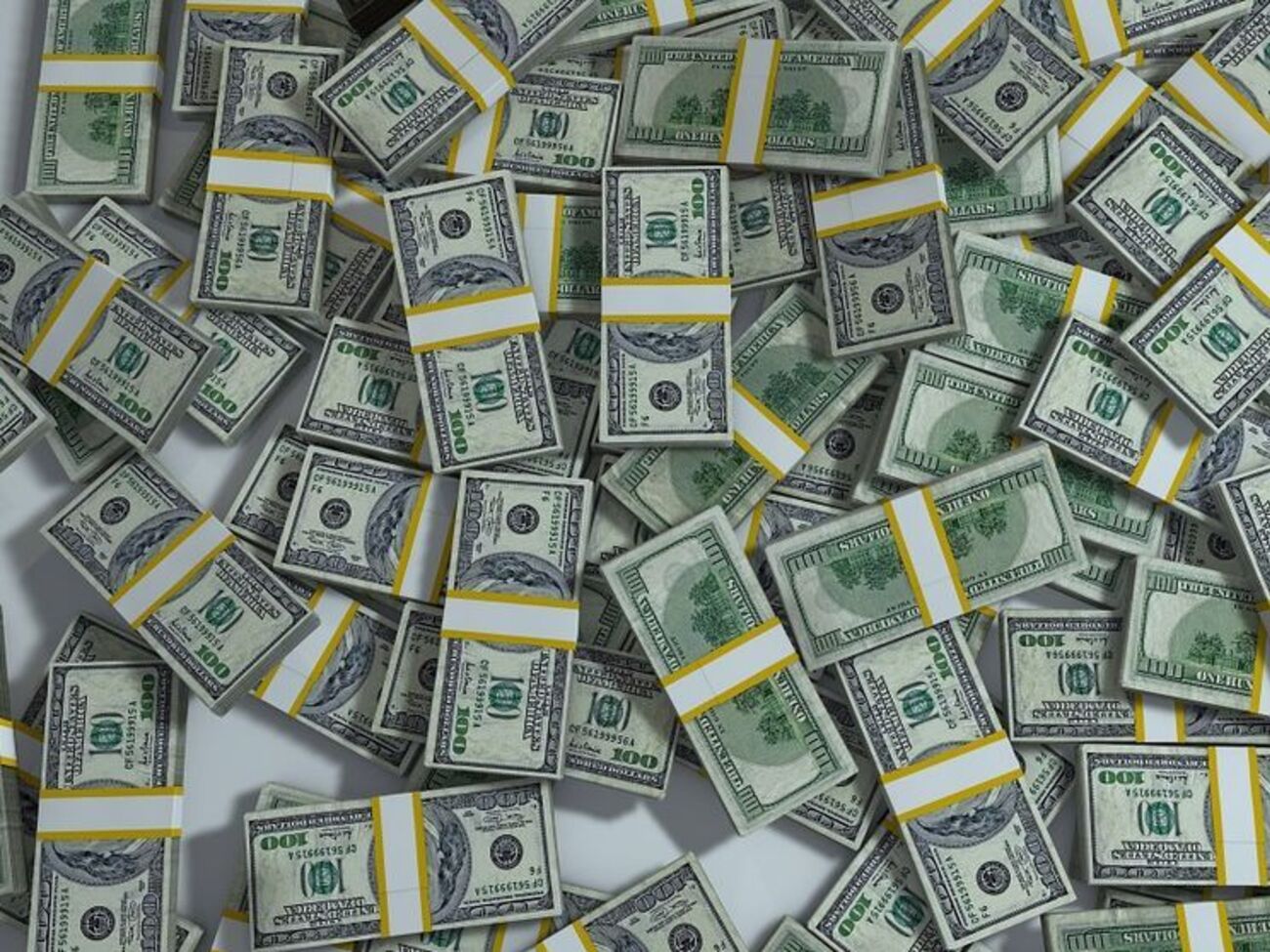 ГПУ расследует дело о получении госчиновниками крупных сумм в долларах от руководства ПР