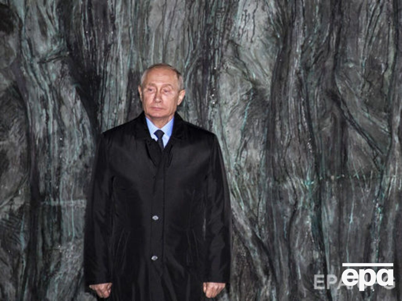 Сегодня Путин принял участие в церемонии открытия мемориала "Стена скорби", посвященного жертвам политических репрессий в СССР