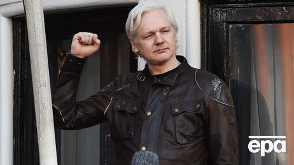 Ассанж с 2012 года живет на территории посольства Эквадора в Лондоне