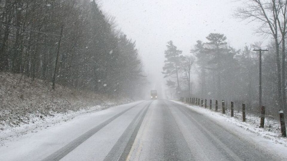 На півострові випаде мокрий сніг