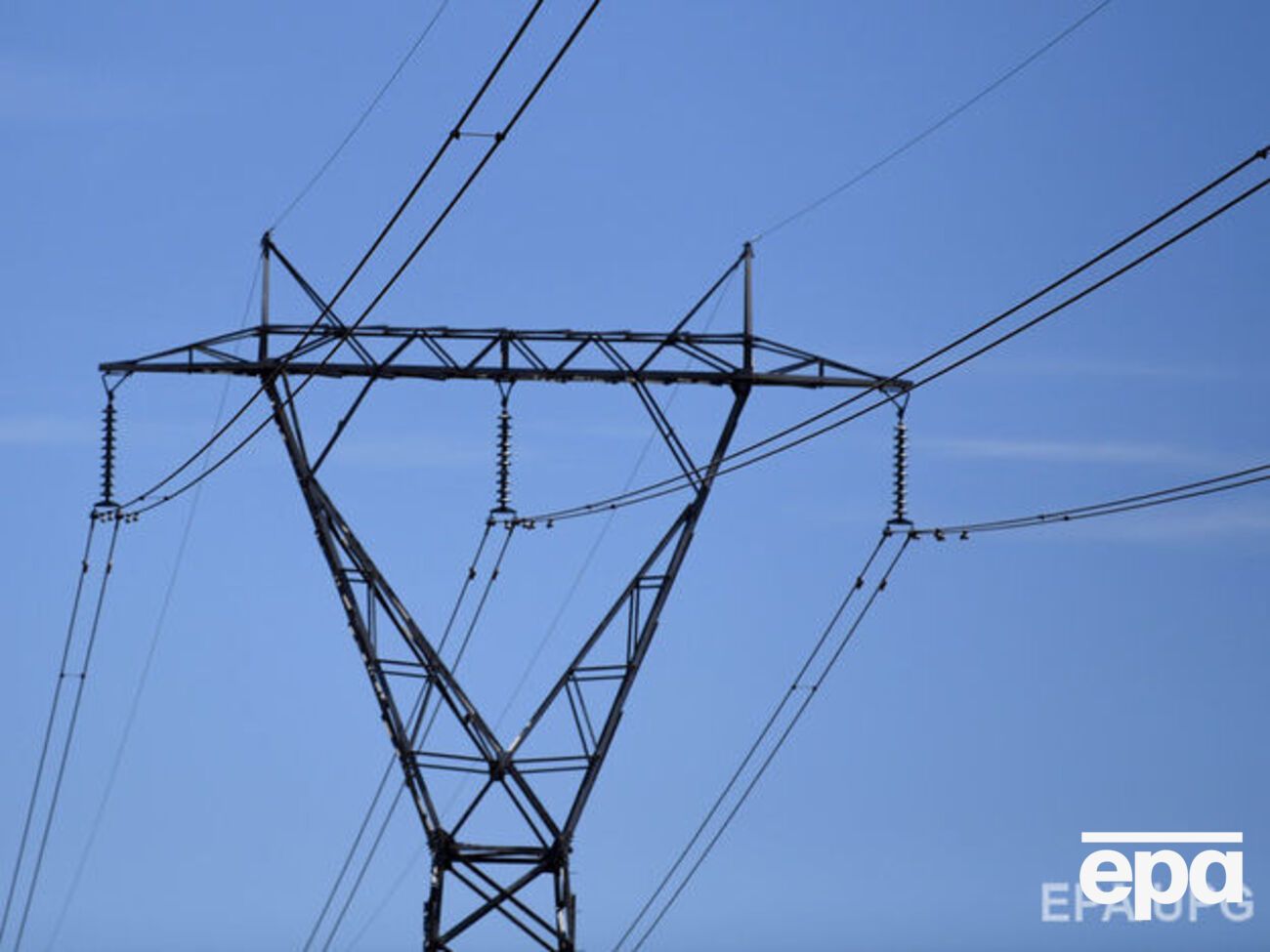 Бригады облэнерго восстанавливают электроснабжение