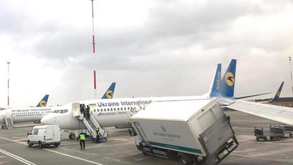 Вылет самолета перенесли из-за ДТП