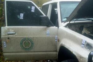 По машине добровольцев преступники выпустили около полутора десятка пуль