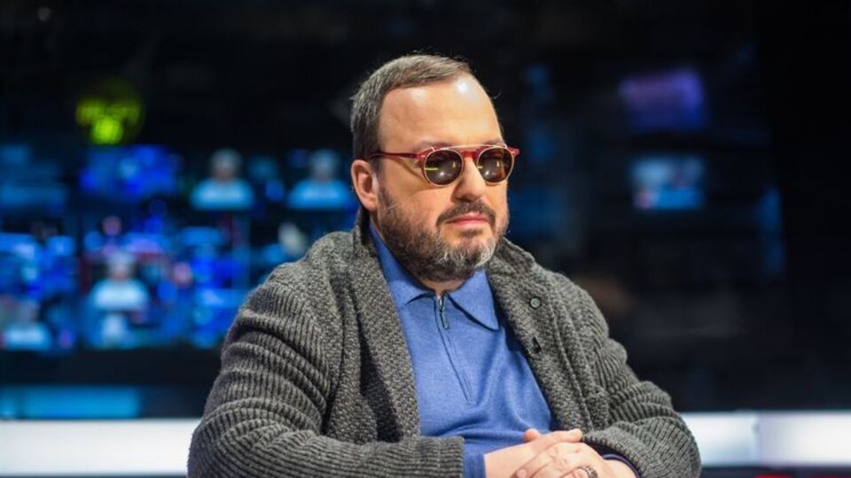 Бєлковський нагадав, як Коломойський говорив: "Ми всі граємо у футбол, а Ахметов – ще й у волейбол. І це вдається тільки йому"
