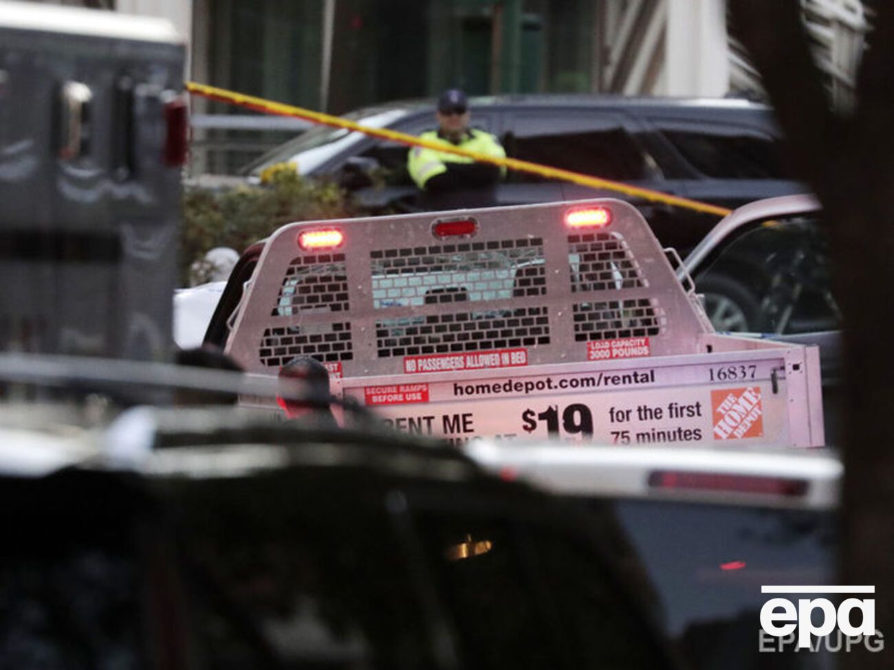 ЗМІ повідомляють, що за кермом фургона був виходець з Узбекистану Саїпов