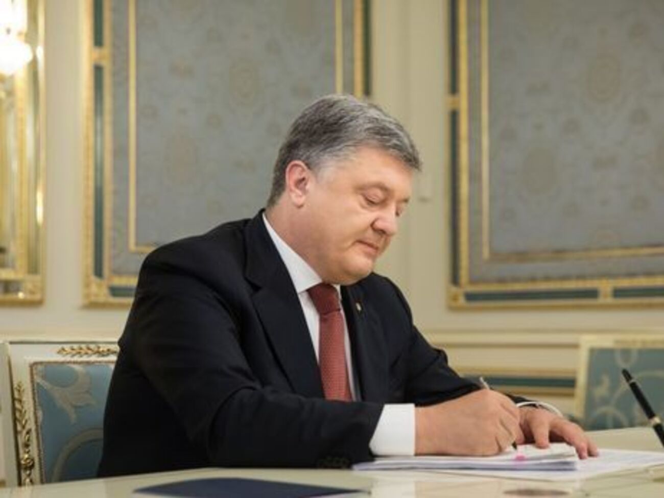 Порошенко подав до Ради законопроект про відновлення суверенітету над Донбасом 4 жовтня
